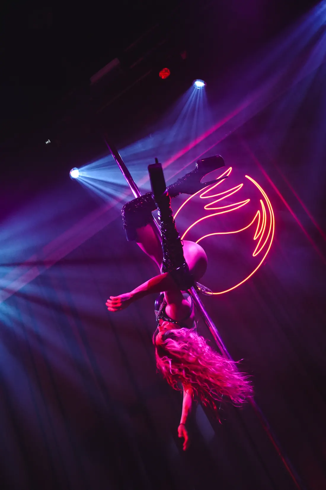 Pole dance en Esperanto: shows sorpresa