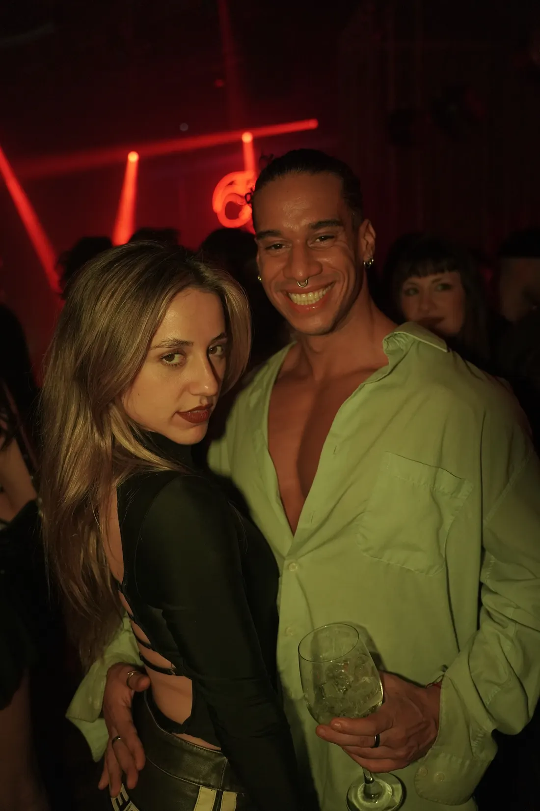 Una pareja en la noche de Esperanto